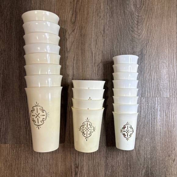 Vintage Tumbler Set MCM‎ White Gold Accent Hard Plastic Drinking Tumbler Cups - Picture 1 of 9